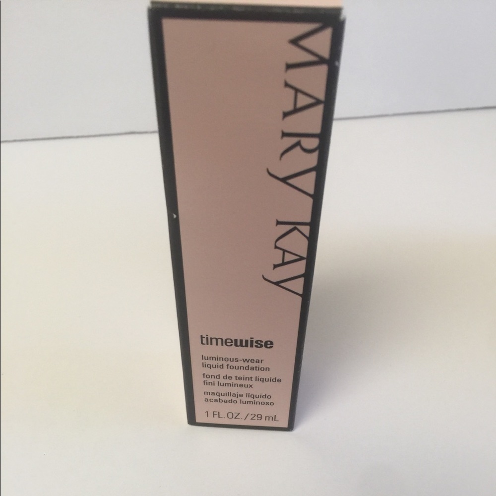 Mary Kay  Luminous Wear Liquid Foundation Beige 4